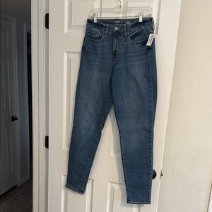 NWT  Old Navy high-rise straight jeans